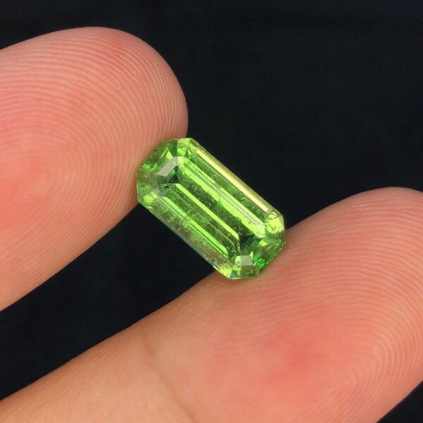 Natural Tsavorite Garnet – Weight 5.02 Carats – Tanzania Origin – Radiant Step Cut – Ceylon Gem Lab (CGL) Certified