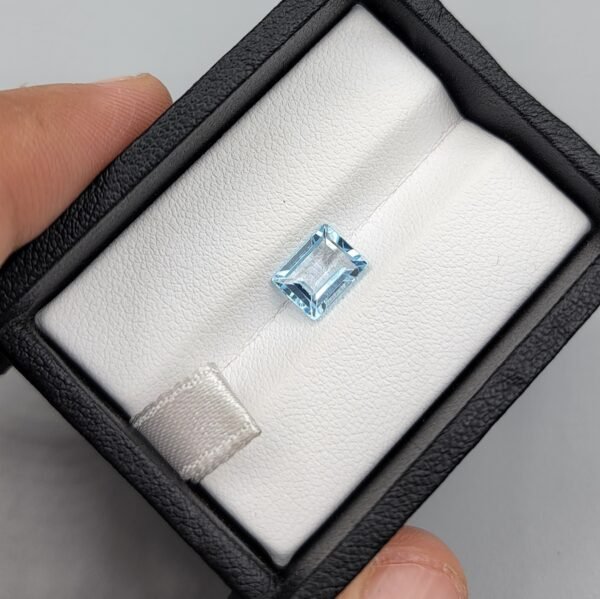 Natural Blue Topaz - 1.92 Carat - Emerald Cut Sky Blue Gemstone - Transparent & Faceted - Ideal for Jewelry - Loose Gem for Ring or Pendant