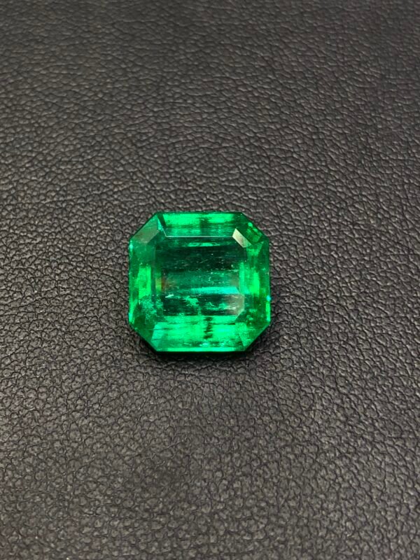 Natural Colombian Emerald 7.13ct – GRA Certified – Minor Oil – Octagon Cut Collector Gem