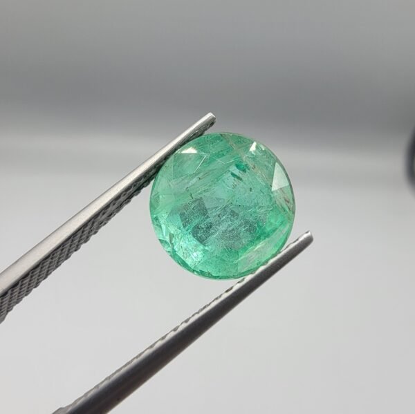 Natural Emerald - Weight 2.86 Carat – GGI Laboratory Certified – Origin Chitral Valley - Pakistan