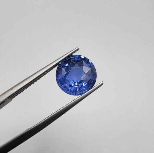 Natural Blue Sapphire - Round Shape - Weight 3.86 Carat - Srilanka (Ceylon) Origin