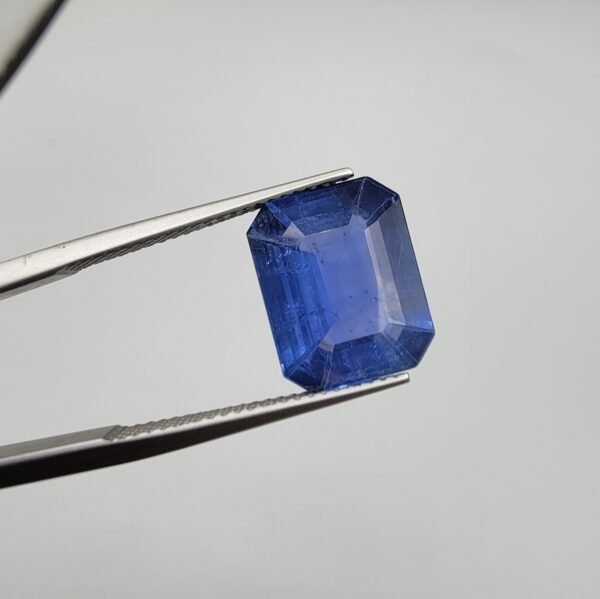 Natural Blue Sapphire - Oval Shape - Weight 6.87 Carat - Srilanka (Ceylon) Origin