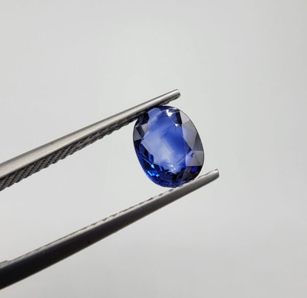 Natural Blue Sapphire – Oval Shape – Weight 0.91 Carat – Srilanka (Ceylon) Origin