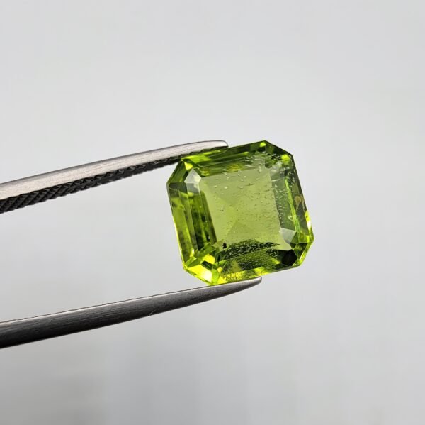 Natural Peridot – 5.04 Carat – Origin Kohistan Valley (Pakistan) – Cushion Cut Gemstone with Beautiful Inclusions