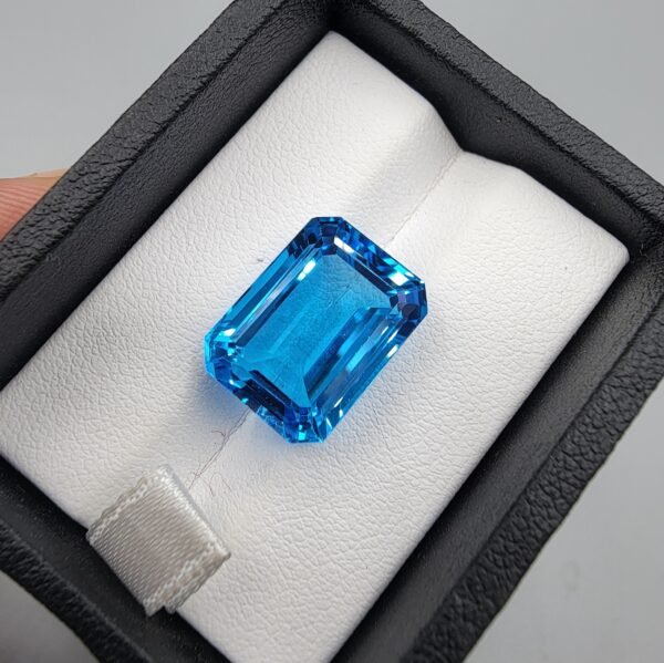 Natural Swiss Blue Topaz – 17.28 Carat – Rectangular Cut – 100% Clean & Inclusion-Free Gemstone