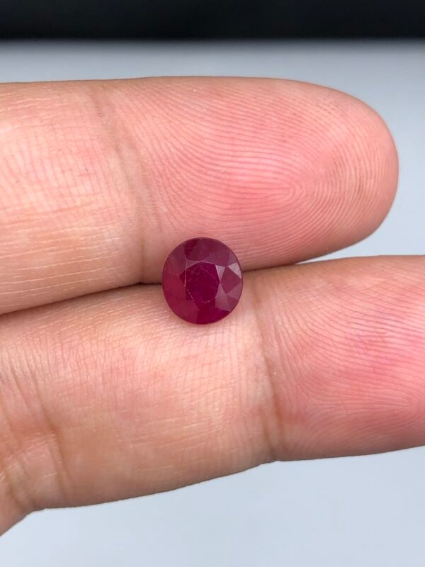Natural Mozambique Ruby – 2.35 Carats – Vivid Red (Pigeon’s Blood) – GGI Certified
