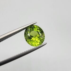 Natural Peridot (Zabarjad) – 4.04 Carat – Origin Kohistan Valley (Pakistan) – Oval Cut Gemstone with Beautiful Natural Inclusions