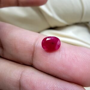 Discover the raw passion of the Hindu Kush. This 1.43-carat natural Afghan ruby boasts a rich, authentic red hue and is certified completely free of heat treatment—a true rarity for any collector.Certified 1.43 carat natural red ruby (Manik) from Afghanistan, featuring an oval mixed cut and semi-transparent clarity with no evidence of thermal enhancement.
