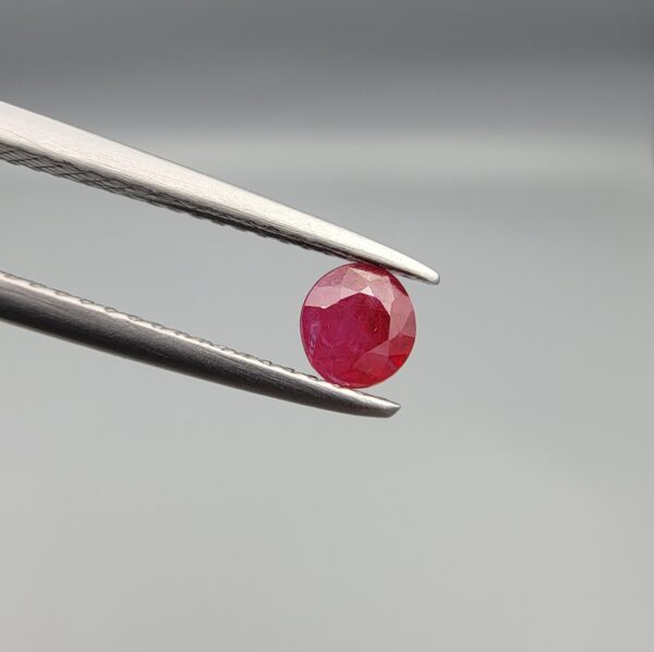 Natural Afghanistan Ruby (Yaqoot) – 0.53 Carat – Authentic Kabul City Origin | Round Brilliant Cut | Unique Yellow Mountain Inclusion | 100% Earth-Mined