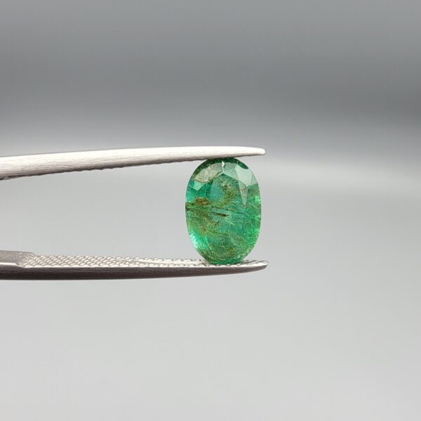 Natural Emerald (Zamrud) – 1.51 Carat – Zambia Origin – Oval Shape – Rich Green – Transparent