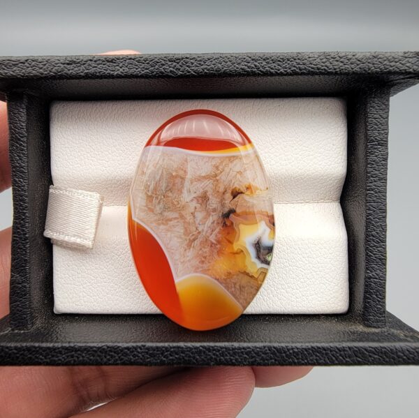 Natural Carnelian Agate (Multi-Color) – Weight 85.42 Carat – Origin Yemen – Shape Oval