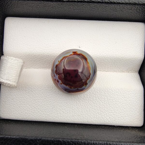Natural Sulemani Agate round cabochon 14.20 carat with sparkling druzy quartz crystal pocket from Iran