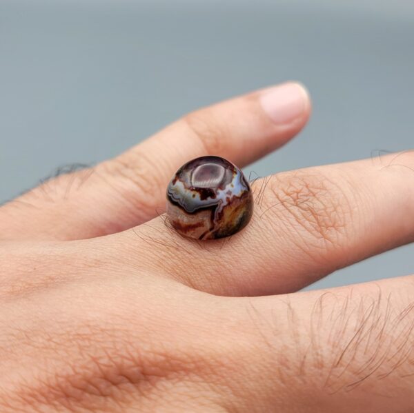 Natural Sulemani Agate round cabochon 14.20 carat with sparkling druzy quartz crystal pocket from Iran