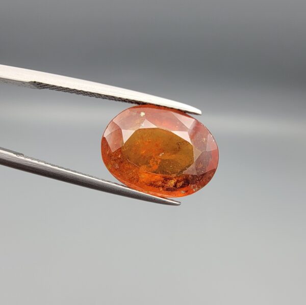 Natural honey-amber Hessonite Garnet Gomed oval cut gemstone 8.02 carat, untreated with natural inclusions