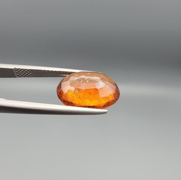 Natural honey-amber Hessonite Garnet Gomed oval cut gemstone 8.02 carat, untreated with natural inclusions