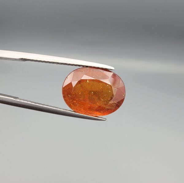 Natural honey-amber Hessonite Garnet Gomed oval cut gemstone 9.38 carat, untreated with natural inclusions