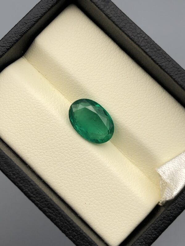 Natural Emerald (Panna/Zamrud) - Weight 3.11 Carat - Origin Zambia - Shape Oval