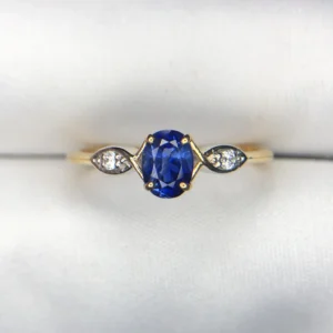 0.68 Carat Natural Ceylon Blue Sapphire & Diamond Ring in 18K Yellow Gold – Elegant Oval-Cut Neelam Solitaire